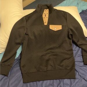 Black & tan pullover